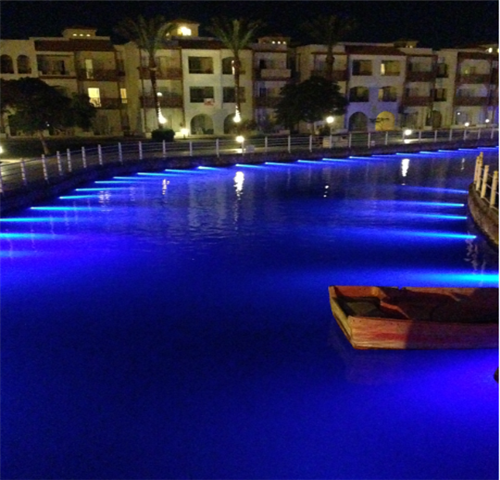 Choose RISE Underwater light makes your pool alive
